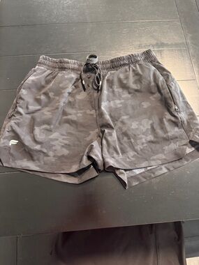 Fabletics Women's The One Shorts 3" in tonal camo size medium